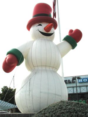 Giant snowman sells Hondas.
